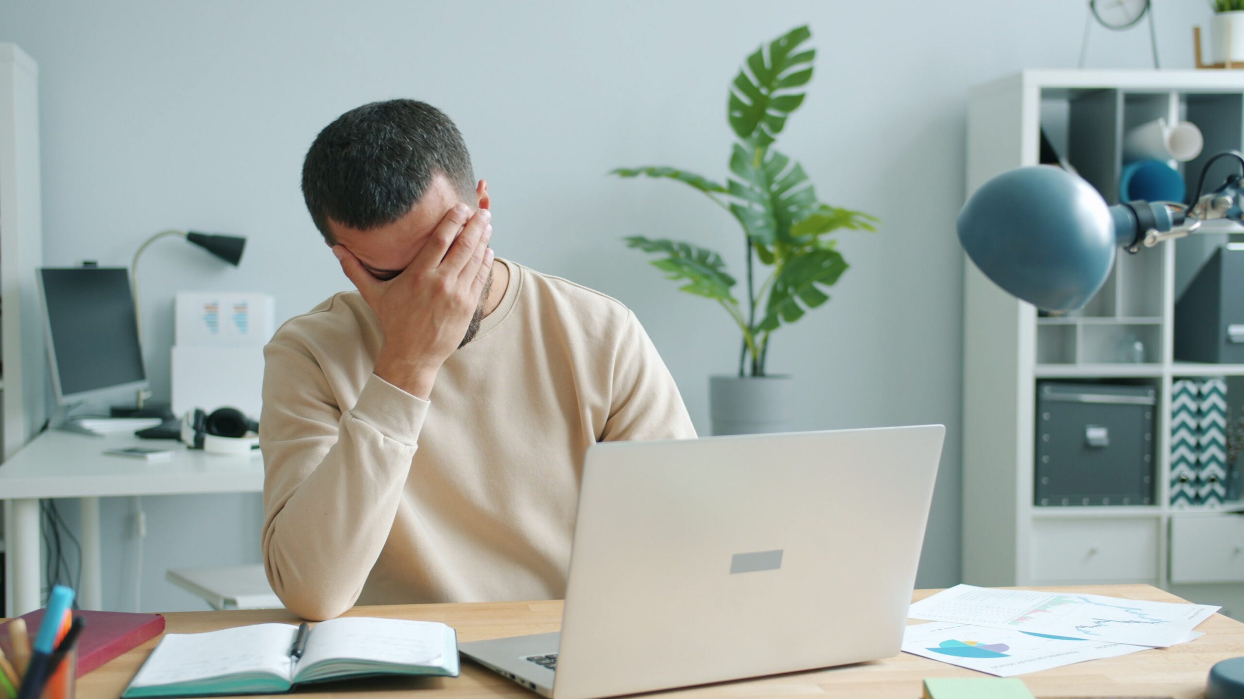 Digital Detox Benefits: What Changes When the Phone Gets Quieter