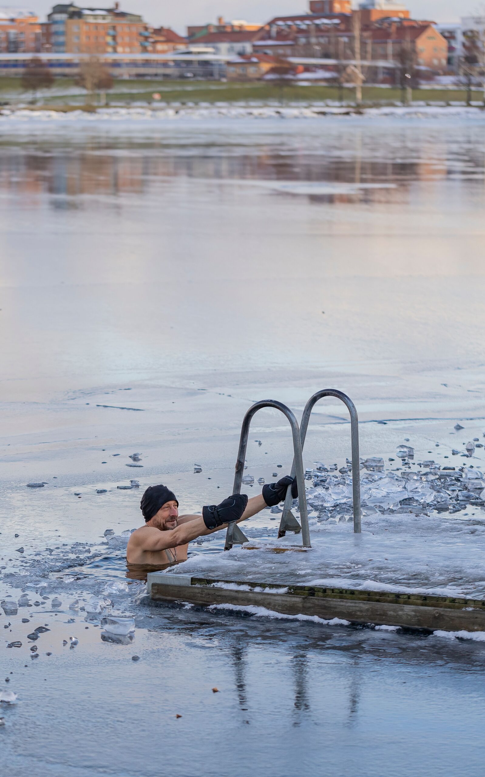 Cold Plunge Benefits: Where the Evidence Ends